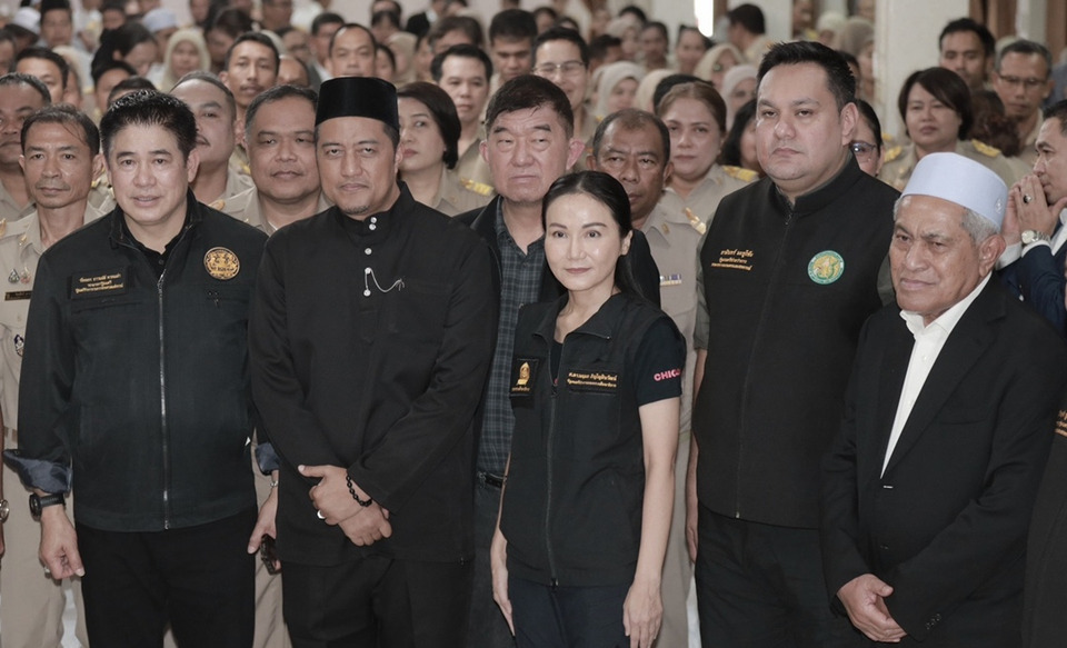 "ธรรมนัส-นฤมล" ลงพื้นที่ปัตตานี ฟังเสียงครูปลายด้ามขวาน ย้ำต้องได้รับการดูแลอย่างมีศักดิ์ศรี
