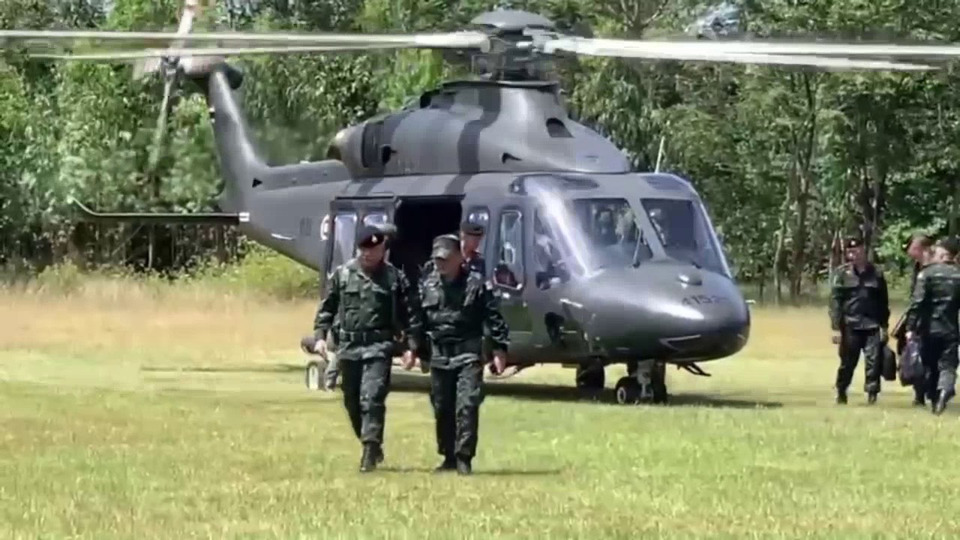 "รมช.กลาโหม" ลงพื้นที่ชายแดนเขาพระวิหาร ตรวจแนวป้องกัน–เตรียมสร้างถนน น้ำ ไฟ ให้กำลังพล
