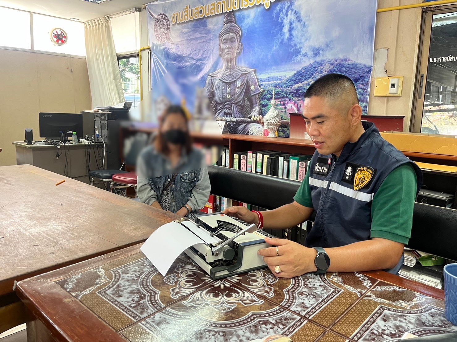 รวบสาวผลิตแบงค์ปลอมขายออนไลน์มูลค่านับล้าน ธปท.เผยเป็นสถิติใหญ่สุดในรอบ 8 ปี 