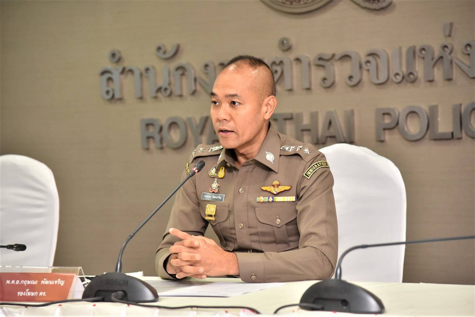 คืบหน้าคดี "ป้ามหาภัยชักปืนปลอมข่มขู่เหยื่อ แฉตำรวจไม่จับอ้างสนิทคนมีสี"