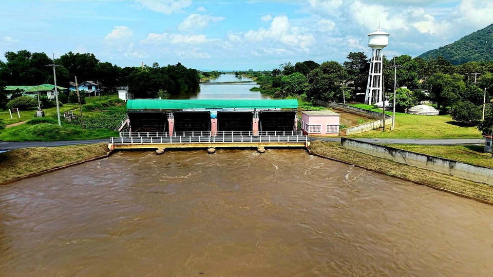 ลพบุรีแจ้งเตือนระดับน้ำคลองชัยนาท–ป่าสักเพิ่ม 20–30 ซม. หลังเร่งระบายน้ำเจ้าพระยา ขอ ปชช.ยกของขึ้นที่สูง