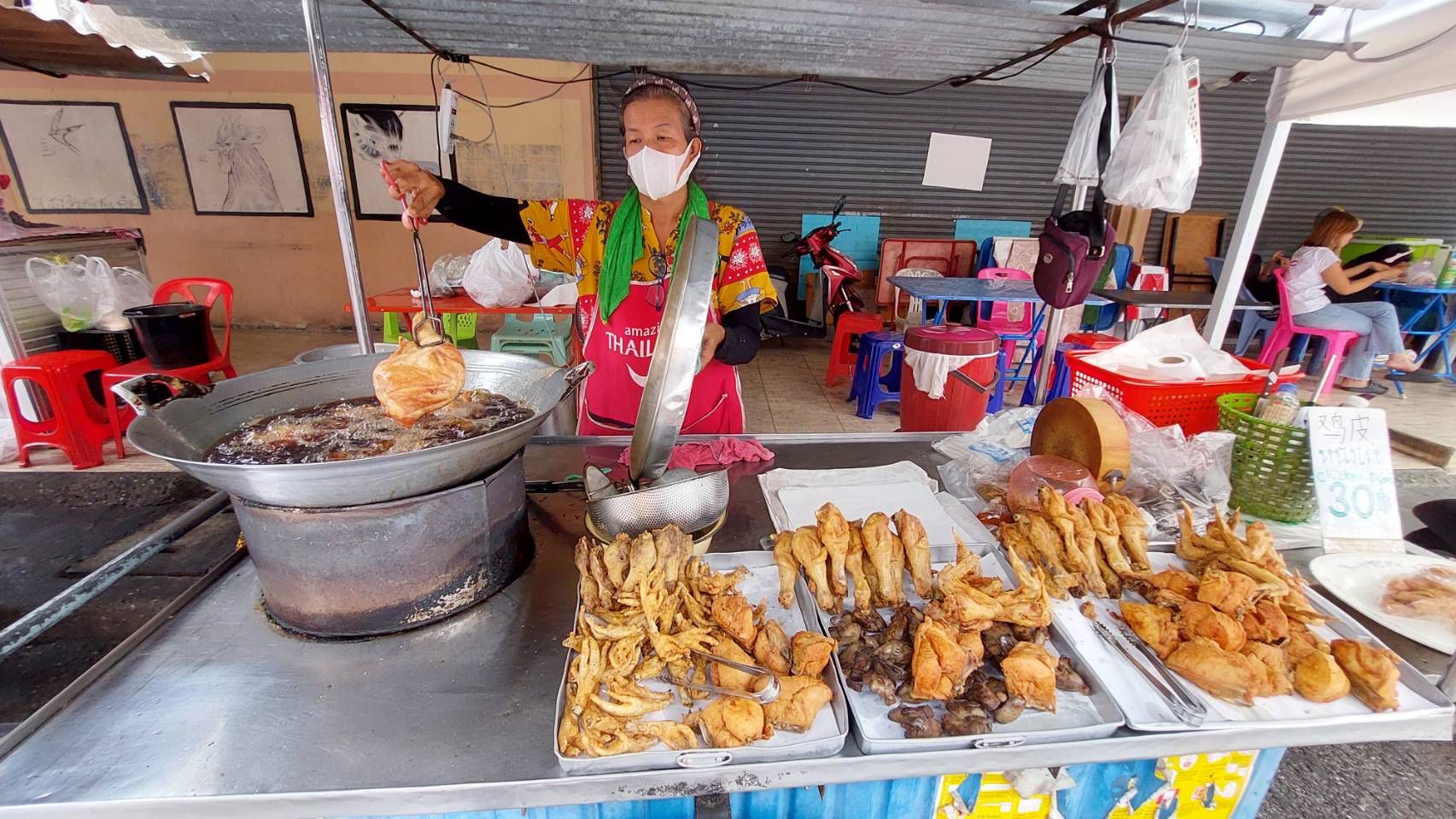  แม่ค้าไก่ทอดเมืองเบตง กระทบหนักอั้นจะไม่อยู่แล้ว เตรียมขึ้นราคาไก่ทอดภายหลังจากไก่สดปรับราคาขึ้นสู้ต้นทุนไม่ไหว