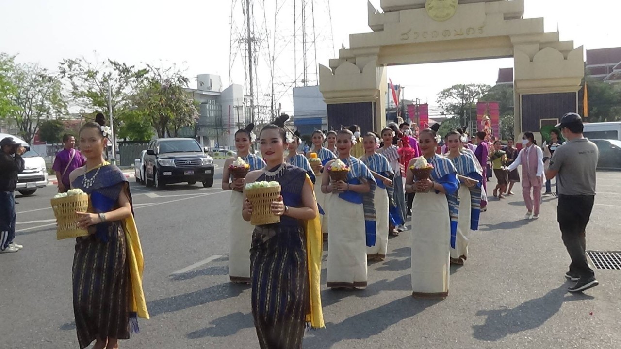 ร้อยเอ็ด เปิด "มหาทานบารมี ประเพณีบุญผะเหวดร้อยเอ็ด" ครั้งที่ 31  ฟังเทศน์ให้จบ 13 กัณฑ์ ได้กุศลอันยิ่งใหญ่