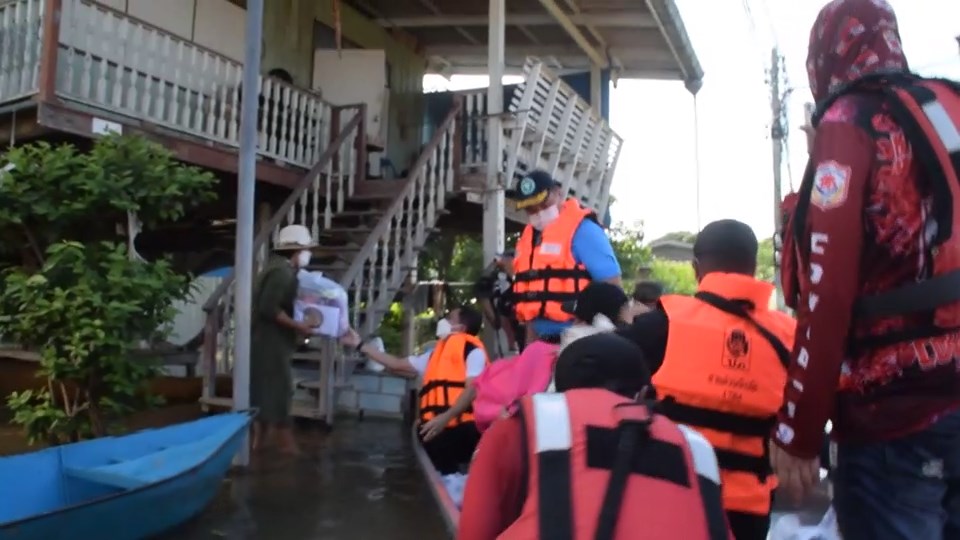 "อนุทิน" ติดตามสถานการณ์น้ำท่วมอยุธยา เตรียมผลักดันสิทธิตรวจสุขภาพ อสม.ตามช่วงอายุ