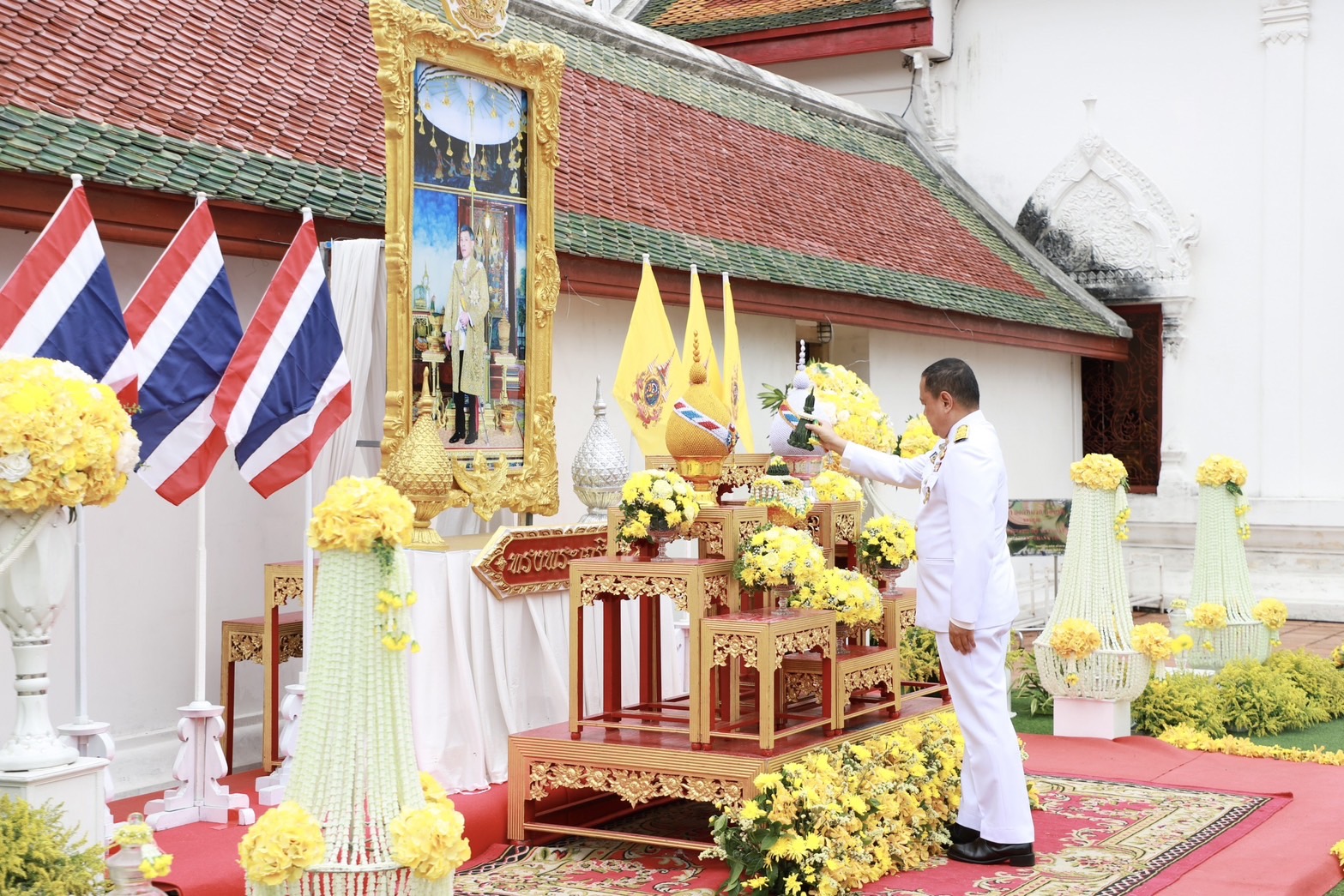 ผู้ว่าฯสุราษฎร์ธานี เป็นประธานประกอบพิธีพลีกรรมตักน้ำจากแหล่งน้ำศักดิ์สิทธิ์ วัดพระบรมธาตุไชยาราชวรวิหาร อำเภอไชยา