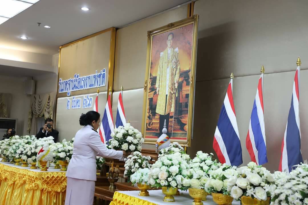 รองผู้ว่าฯ สุราษฎร์ฯ นำถวายราชสักการะ ในหลวง ร.9 “พระบิดาแห่งมาตรฐานการช่างไทย”   