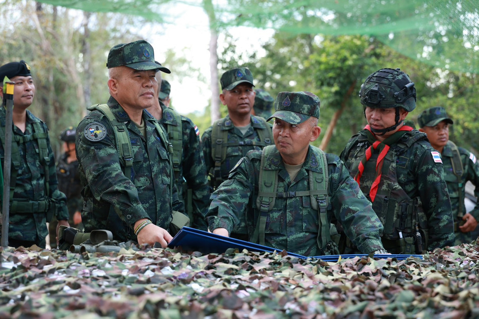 คุมการรบเอง ! "แม่ทัพเติ่ง- ผบ.ภพ" ผบ.กกล.สุรนารี  ร่วมสั่งการ เผด็จศึกเนิน350 ยกย่อง "จ่าเริง-พลฯภานุพัฒน์" สละชีพยิงเปิดทางคุ้มกันเพื่อน