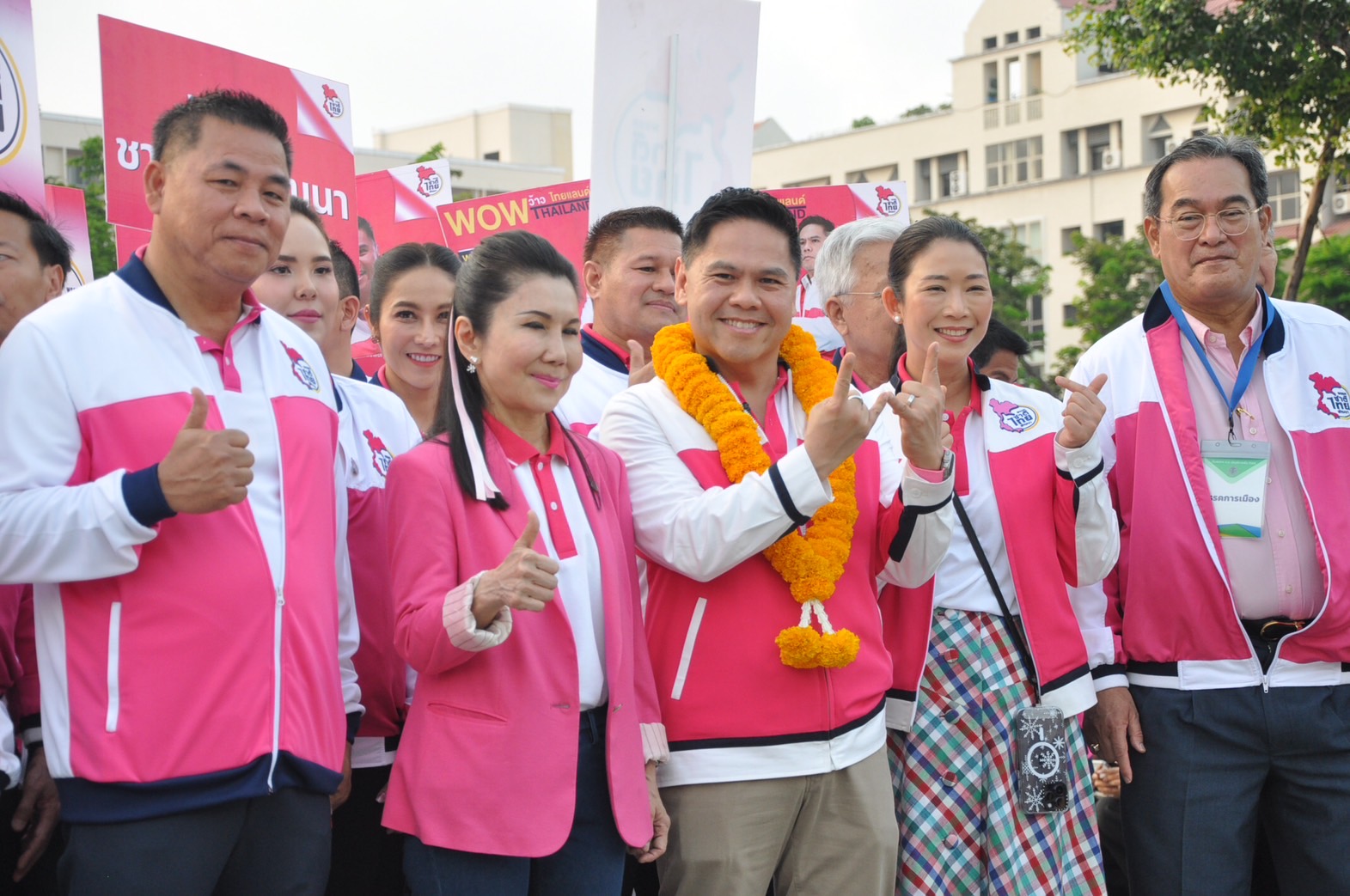 “วราวุธ” บอกยังไม่มีขั้วไหนทาบทาม จับเบอร์อะไร ดีทั้งนั้น ขอให้เป็นเลขที่คนเทคะแนนให้