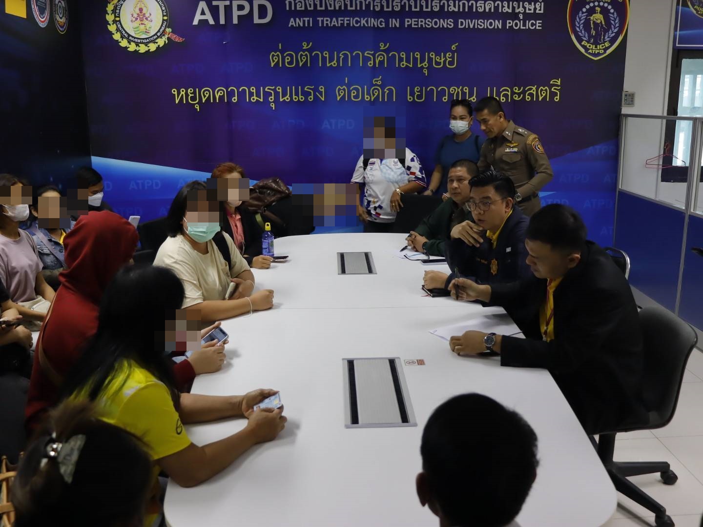 กลุ่มผู้เสียหายถูกหลอกไปทำงานออสเตรเลียแจ้งความกองปราบหลังถูกทิ้งคาสนามบิน 
