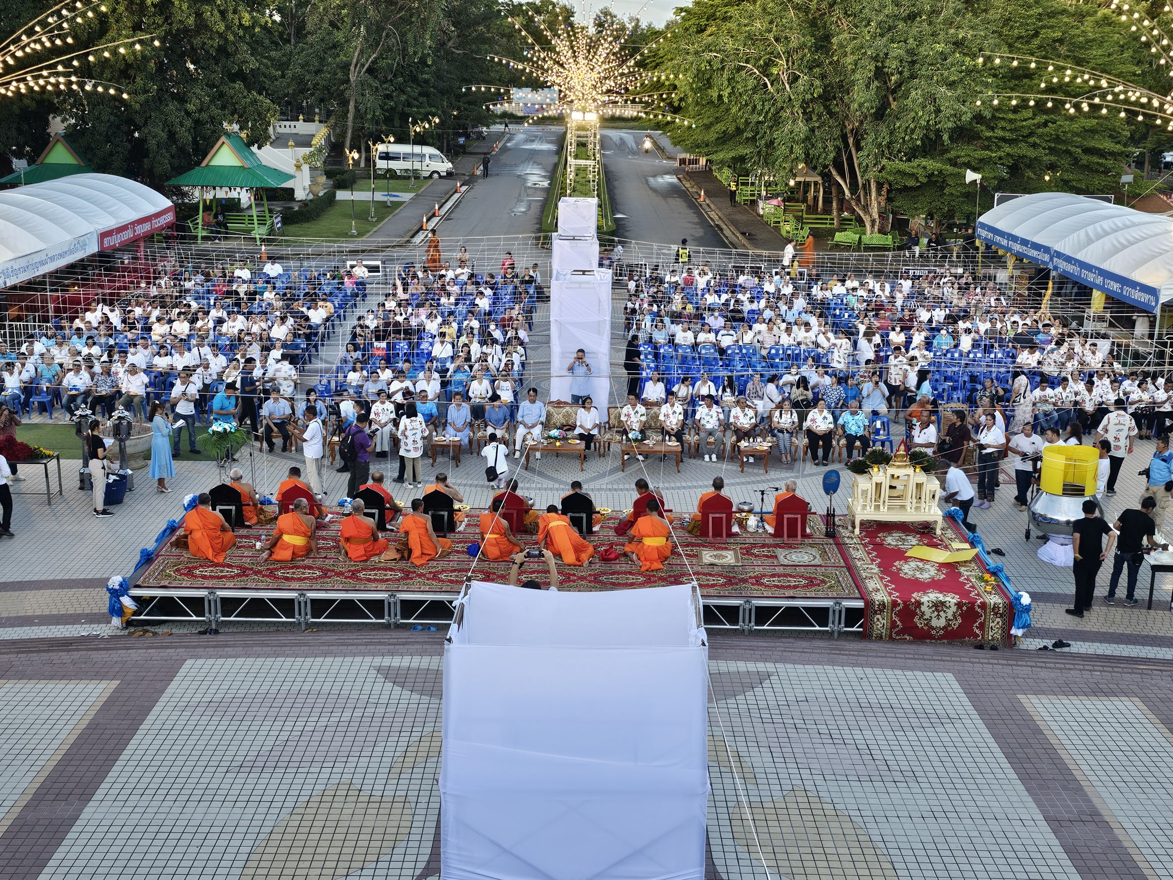 พุทธศาสนิกชนแน่น ตัดเคราะห์ต่อชะตา “งานห่มผ้าหลวงปู่ทวด ครั้งที่ 11” วัดห้วยมงคล 