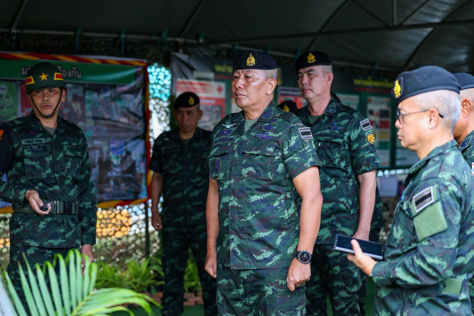 ผบ.ทบ. ลงพื้นที่ จ.ระนอง และ จ.ชุมพร ติดตามชายแดนไทย-เมียนมา พร้อมตรวจเยี่ยมให้กำลังใจกำลังพล