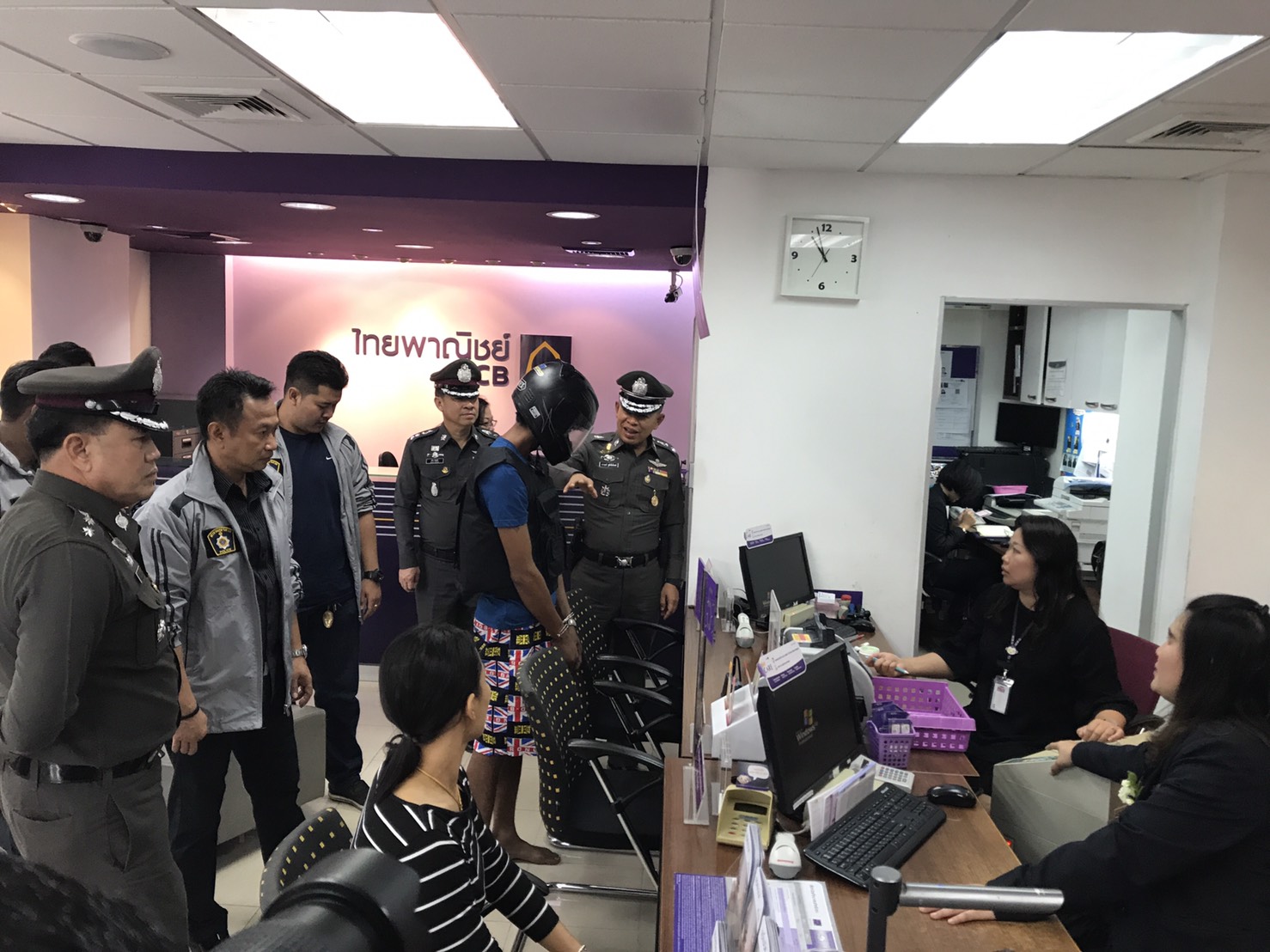รวบวัฒนาก่อเหตุชิงทรัพย์ ธ.ไทยพาณิชย์ สาขาสะพานแดง