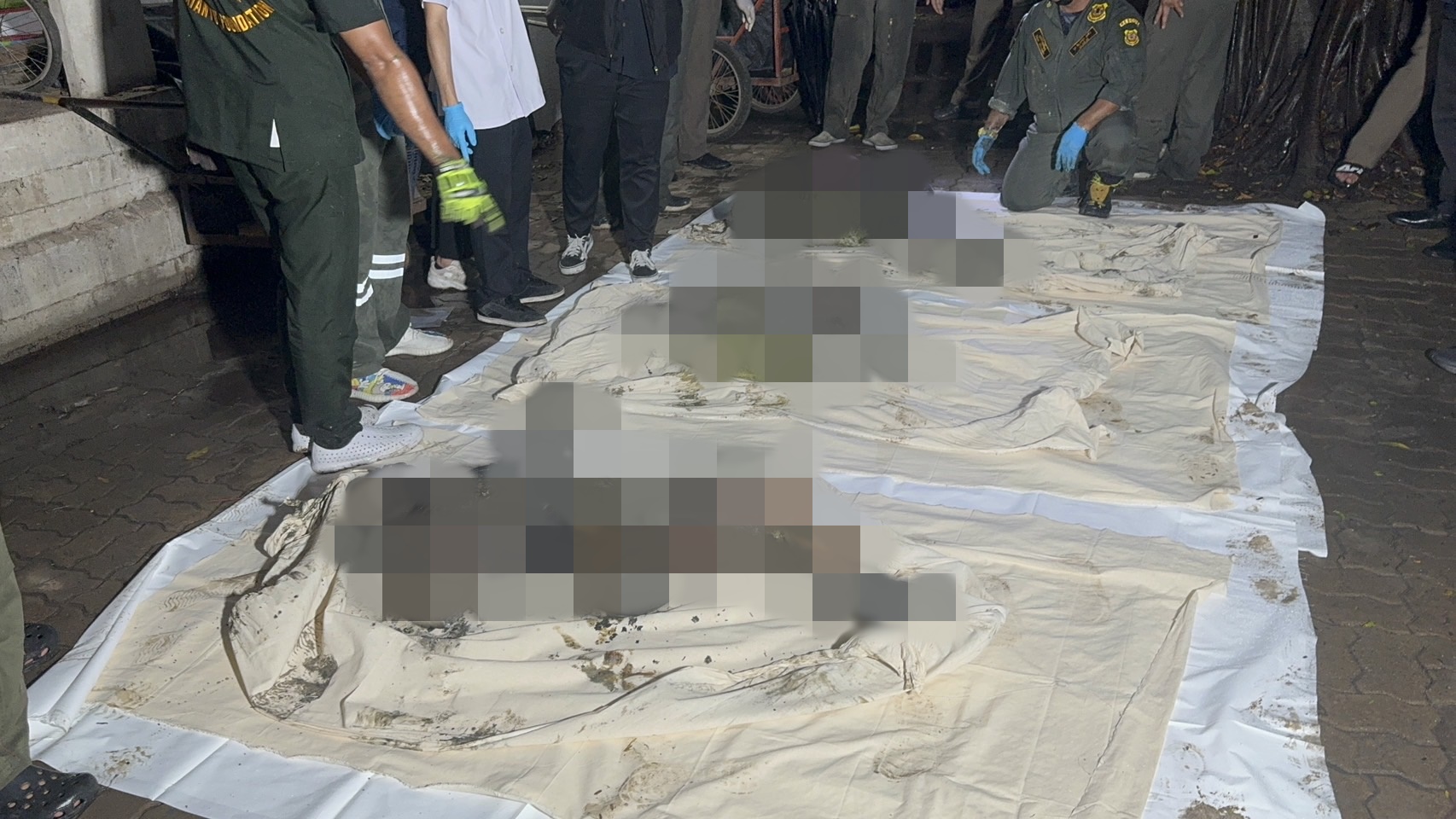 สลด! ไฟไหม้กุฎิ "วัดสวนแก้ว" ย่างสดเด็กวัด 3 ศพ เป็นเด็กอายุไม่เกิน 11 ปีทั้งหมด