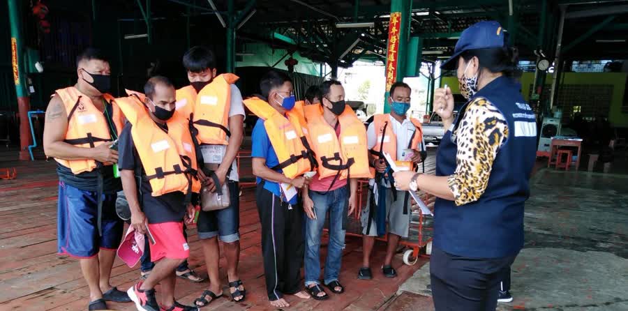 จัดหางานตรังเดินหน้าตรวจเรือประมงป้องกันการค้ามนุษย์