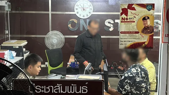 แก๊งค์แขกปากีตุ๋นหนุ่มอินเดีย ซื้อสมุนไพรวิเศษ ขวดละหมื่นบาท โรคหายในพริบตา โร่แจ้ง ตร.พัทยา หลังมั่นใจถูกหลอก