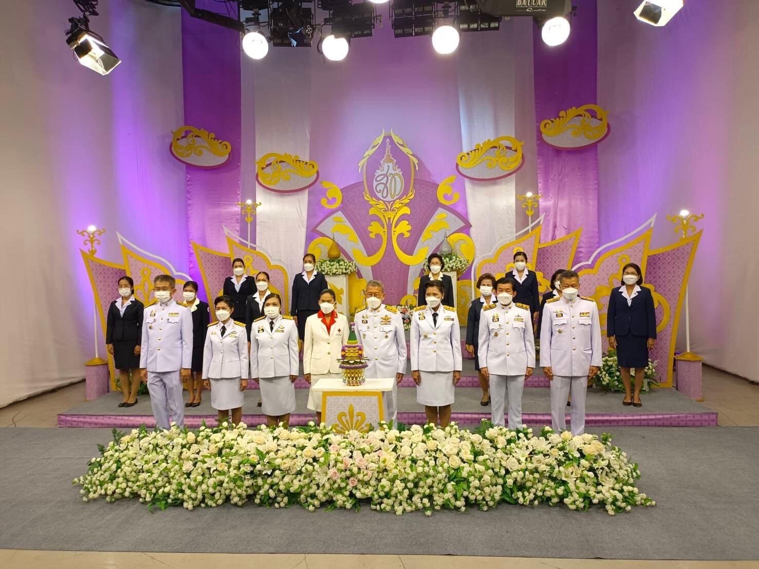 ผู้ว่าฯอ่างทอง นำคณะผู้บริหาร ร่วมบันทึกเทปถวายพระพรชัยมงคล สมเด็จพระนางเจ้าสุทิดา