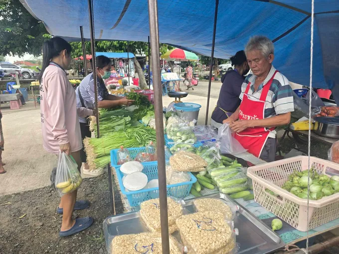 เสียงแตก! ชาวบุรีรัมย์สองมุม “อยากให้นายกฯรอด-ยุบพรรคเลยยิ่งดี” ก่อนศาลชี้ชะตา 29 ส.ค.