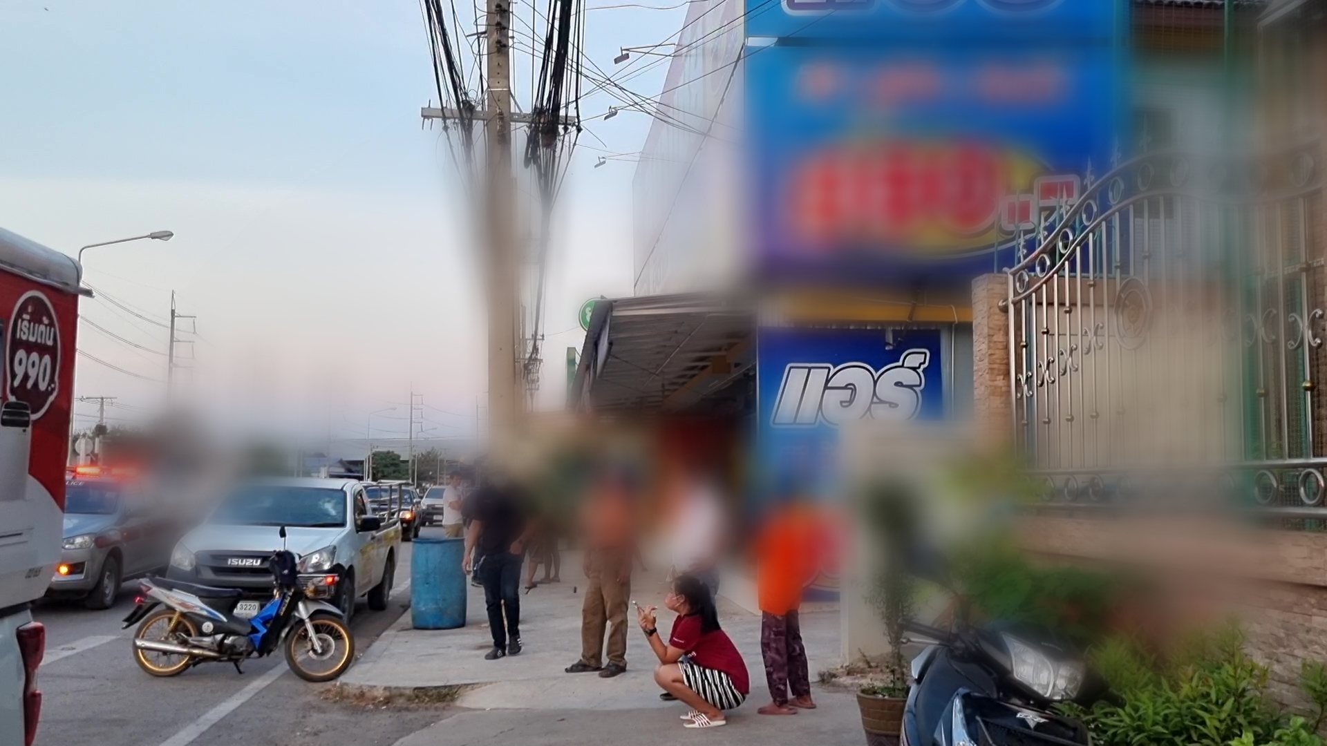 รวบแก๊งลูกตำรวจเหิมบุกเข้าไป ไล่ตี ไล่ฟัน พนักงานร้านขายอุปกรณ์ไฟฟ้าทุกวัน