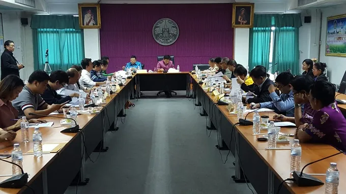 พ่อเมืองร้อยเอ็ด เปิดโต๊ะประชุมผู้ประกอบการค้าข้าว รับมือสถานการณ์ข้าวปีการผลิต 2560/61
