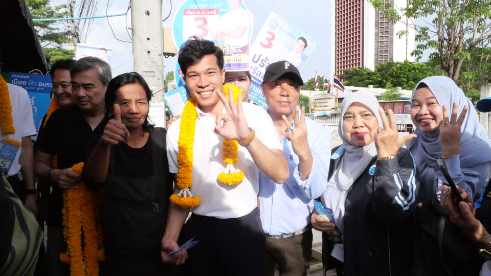 จับตา ‘แบปรัชญา’ เบอร์ 3 ประชาธิปัตย์ ควงขุนพลมุสลิมรุ่นใหญ่ลุยเคาะประตูบ้านชาวบางกะปิ-อาสาดูแลชุมชนเพื่อความเท่าเทียม