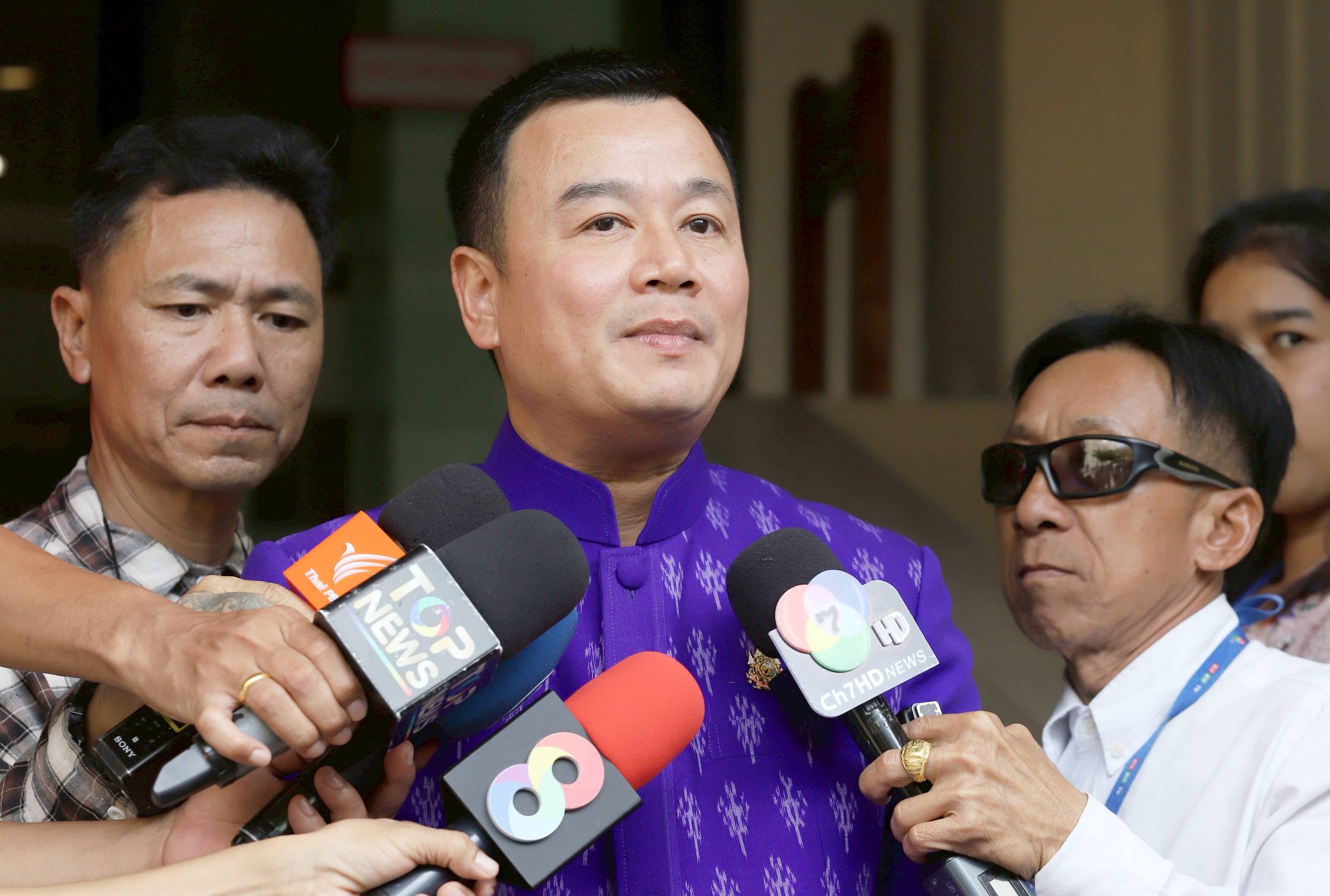 “สรวงศ์” รับ มี รมต.ได้กรอกประวัติในห้องประชุม ครม. ปัด มีแรงกระเพื่อมใน พท.ขวาง “ภูมิธรรม” นั่ง มท.1