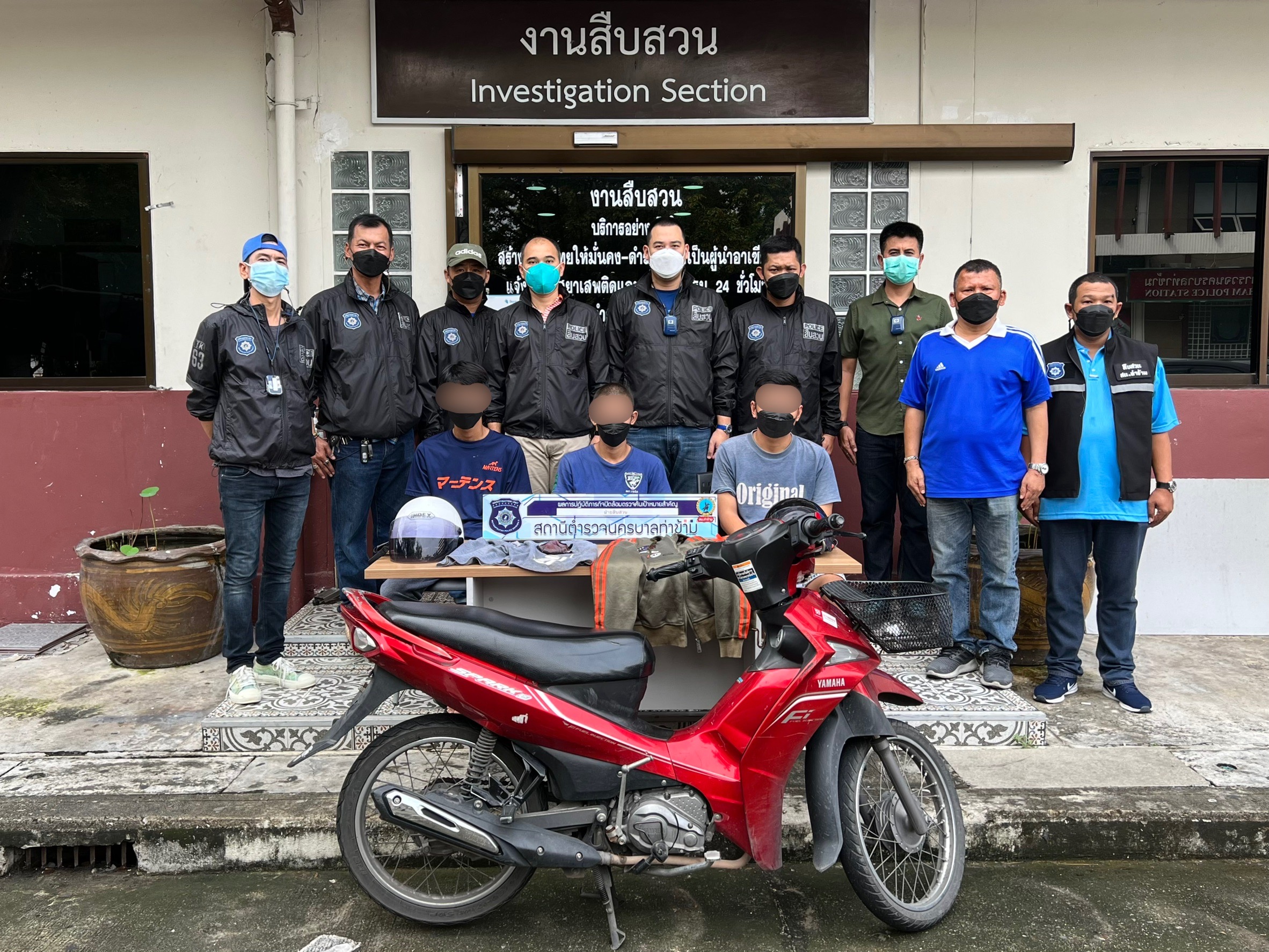ท่าข้ามจับ 3 โจ๋แสบตระเวนลัก จยย. ส่งขายชาวลาว สร้างความเดือดร้อนชาวบ้านย่านฝั่งธนฯ