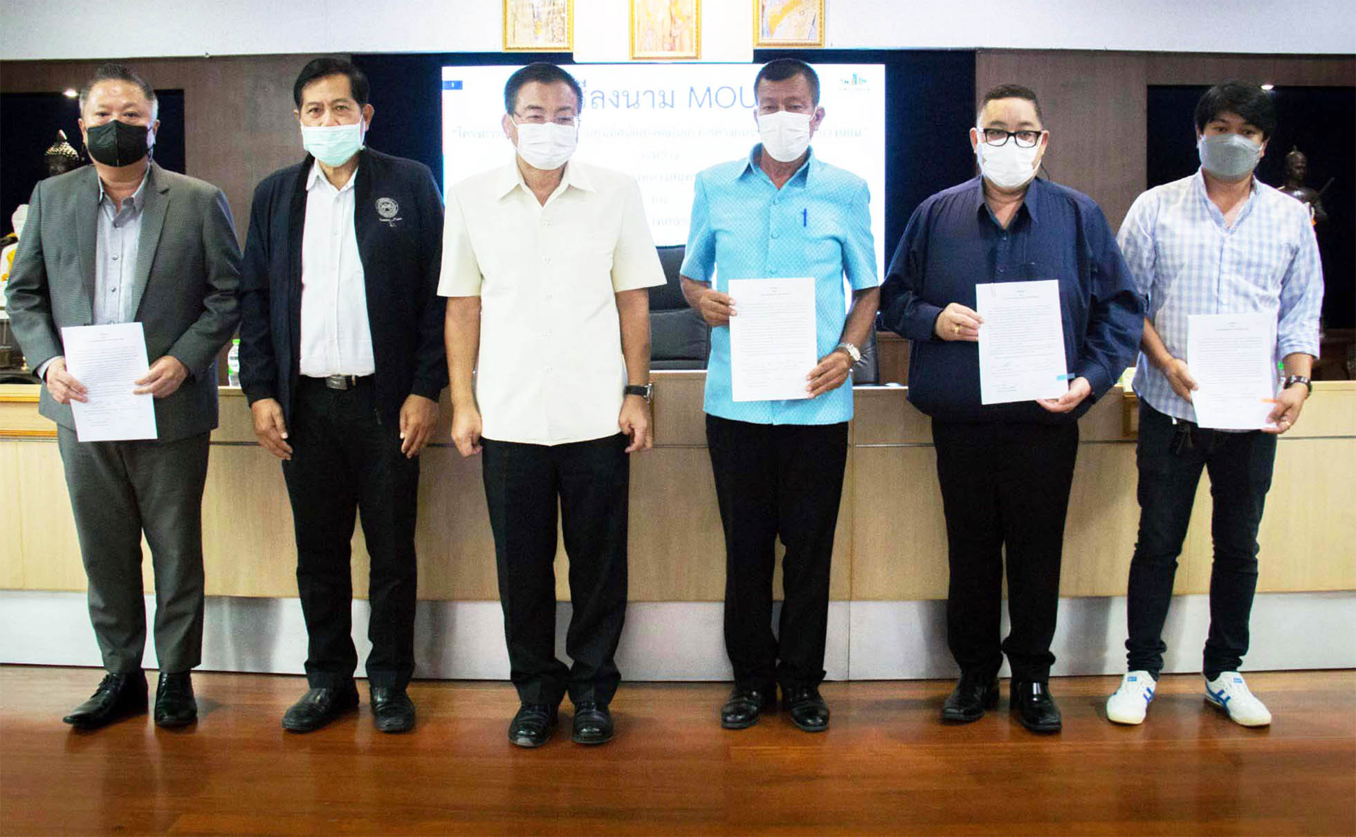 4 ท้องถิ่นสมุทรสาคร ลงนามร่วมมือ แก้ปัญหาฝุ่น PM 2.5 ปลูกต้นไม้เกาะกลางถนนเอกชัย