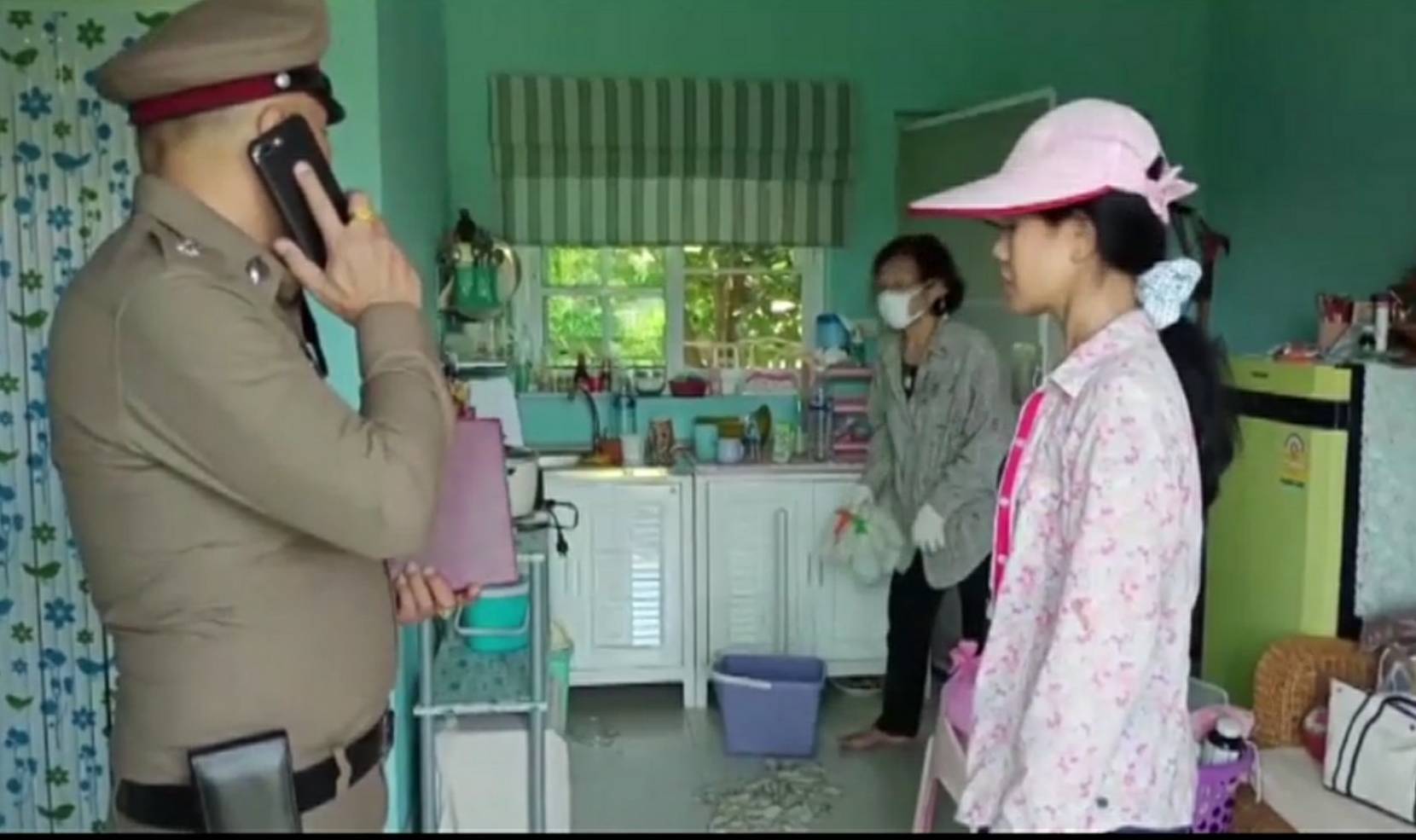 สุดแสบ!คนร้ายลักทรัพย์งัดบ้านทันตแพทย์หญิงใจเย็นเปิดตู้เย็นกินขนมก่อนชิ่งหนี 
