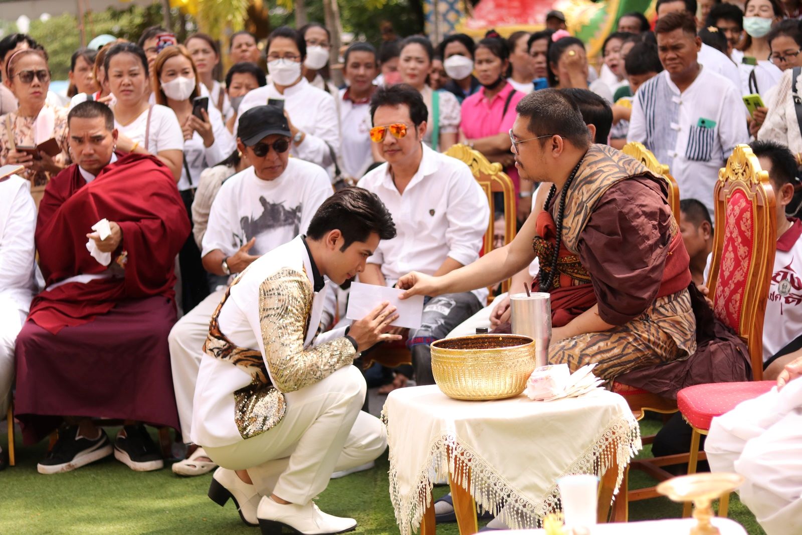 ปชช.แห่รวมงานมุทิตาจิตมหามงคลอาจารย์ฤาษีเณร ธาตุพุทธคุณ