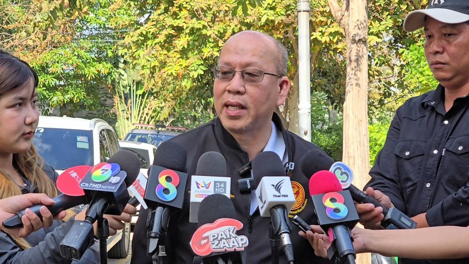 "อัจฉริยะ" บุกโรงพัก ชี้คดี "นัทปง" มีพิรุธหลายจุด ลั่นไม่ใช่หน้าที่สื่อถือไซยาไนด์ส่งตรวจ