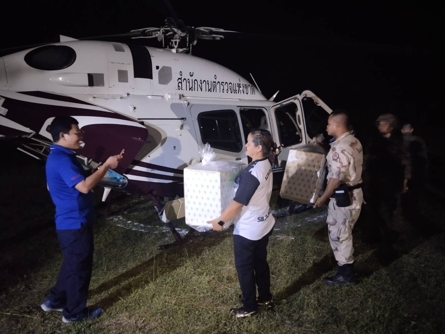 ศลต.ตร.อัปเดททำผิดกฎหมายเลือกตั้ง 42 ราย เปิดภาพขนส่งบัตรเลือกตั้งจากจุดห่างไกลขึ้น ฮ.ท่ามกลางความมืด