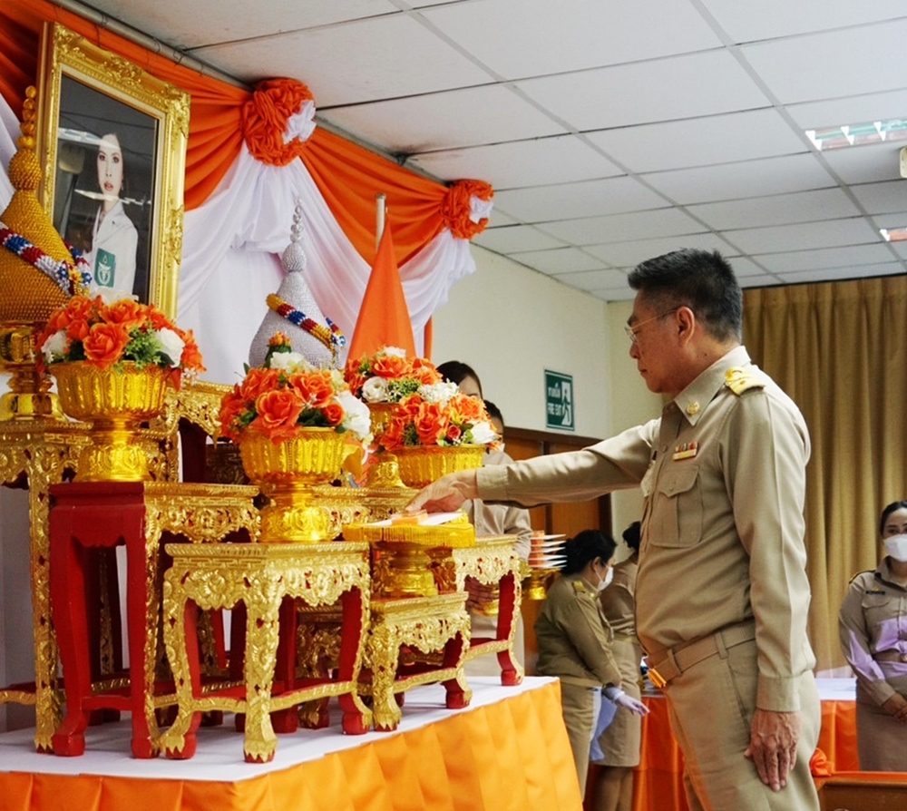 อบจ.ราชบุรี จัดพิธีมอบ ส.ค.ส.พระราชทาน และเข็ม อส.สาธารณสุข