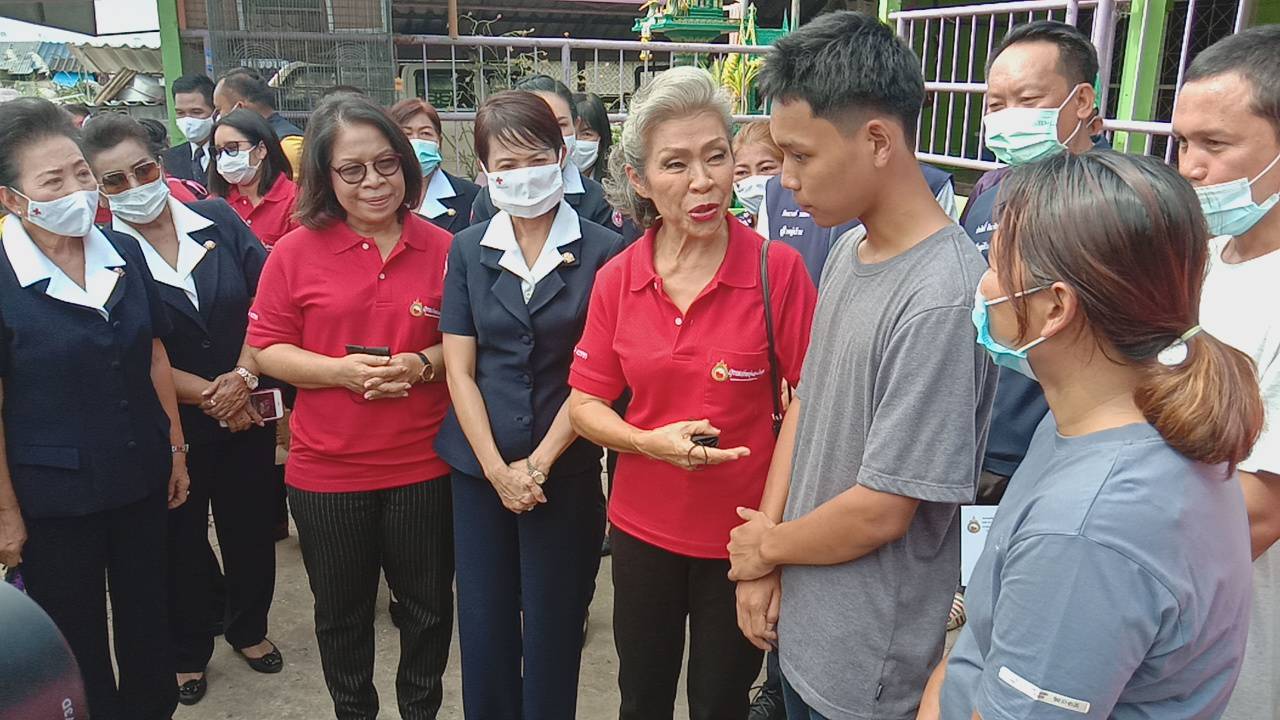  "ระเบียบรัตน์" ลงพื้นที่ช่วยครอบครัวน้องเติ้ล หลังต้องลาออกจากโรงเรียน ขายปลาทูนึ่ง เลี้ยงน้องป่วยพิการทางสมอง