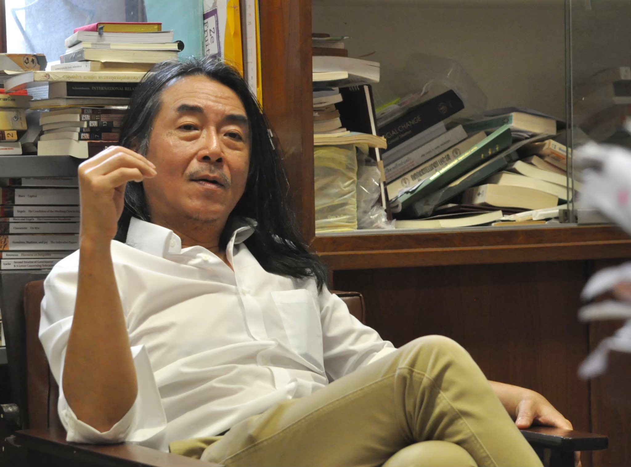 "ไชยันต์" ชี้ "ร่างแก้ไขรธน. ฉบับปชช." ต้องการเปลี่ยนแปลงไปสู่ระบอบ คณาธิปไตย+ประชาธิปไตย  ให้มี "ราชาธิปไตย" เพียงในนาม