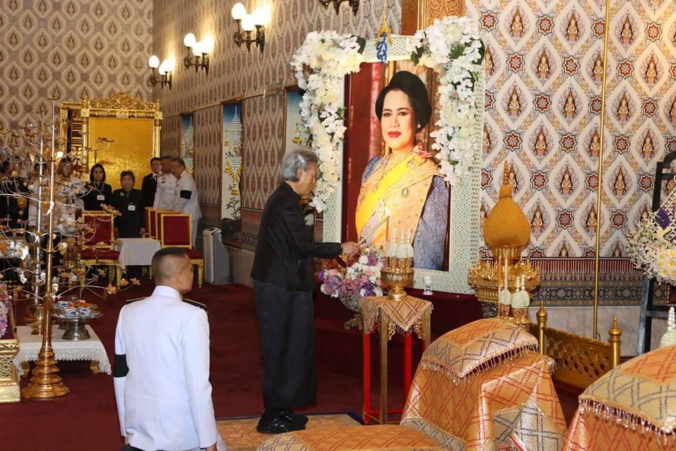 กรมสมเด็จพระเทพรัตนราชสุดาฯ สยามบรมราชกุมารี เสด็จฯ ไปในการบำเพ็ญพระราชกุศลถวายพระบรมศพ "พระพันปีหลวง"