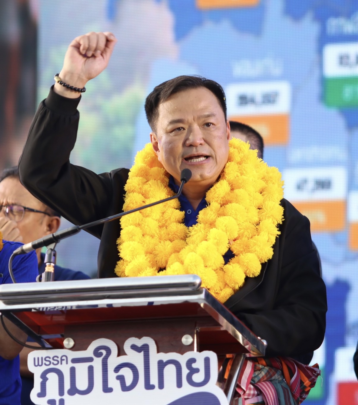 "อนุทิน" พูดชัดไม่ตั้งรัฐบาลแข่งพรรคอันดับหนึ่ง ยันไม่ร่วมมือกับพรรคดึงฟ้าต่ำ สร้างความรุนแรง