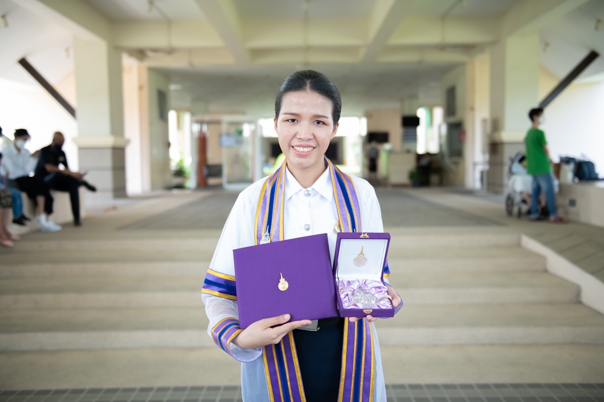 ร่วมยินดี คนเก่ง “มทร.พระนคร” จากสาวไร้สัญชาติ สู่บัณฑิตเกียรตินิยม
