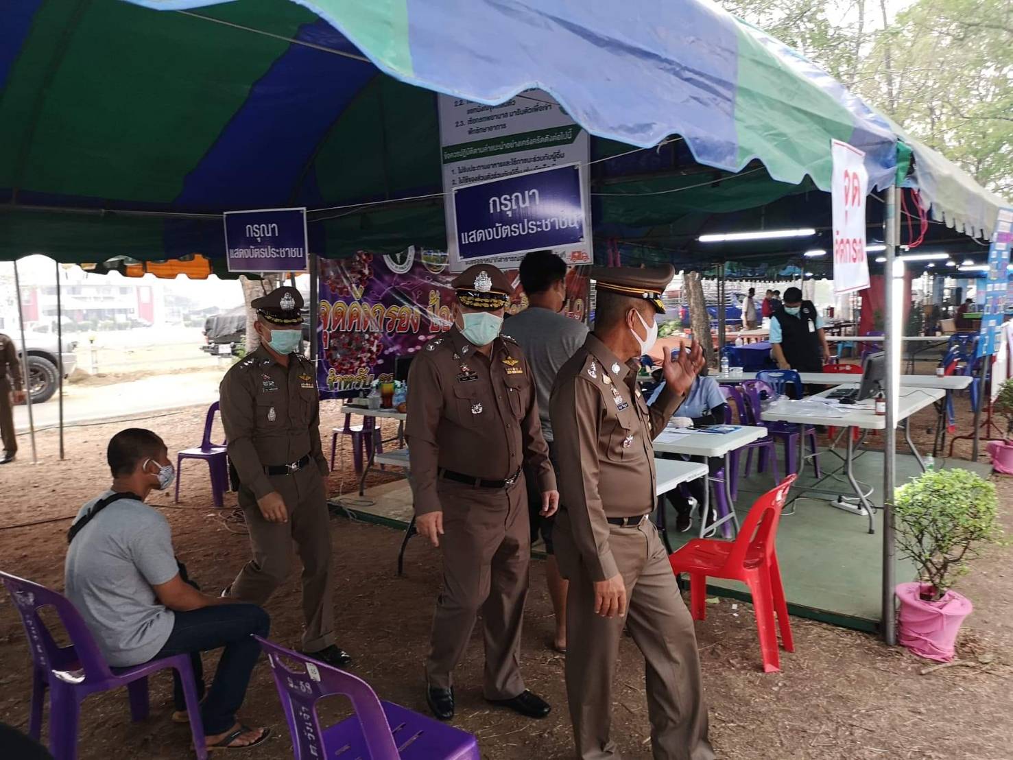 รอง.ผบช.ภ.6 พร้อม ตาก 1 ตรวจเยี่ยมด่านตรวจควบคุมการแพร่ระบาด ไวรัสโควิด-19  สภ.วังเจ้า