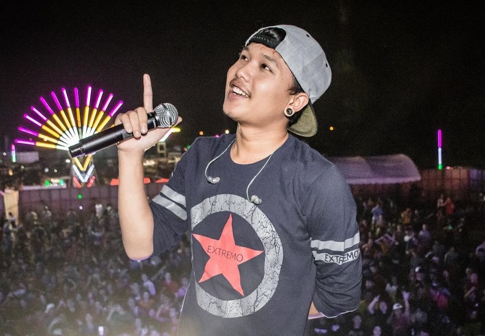 ศาลออกมาหมายจับนักร้องลูกทุ่งดัง "ออย แสงศิลป์"