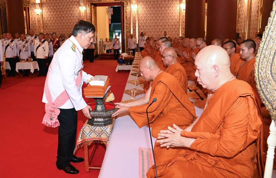 "ในหลวง - พระราชินี" เสด็จฯ ไปในการพระราชพิธีทรงบำเพ็ญพระราชกุศลถวายผ้าพระกฐิน ณ วัดเทพศิรินทราวาส 