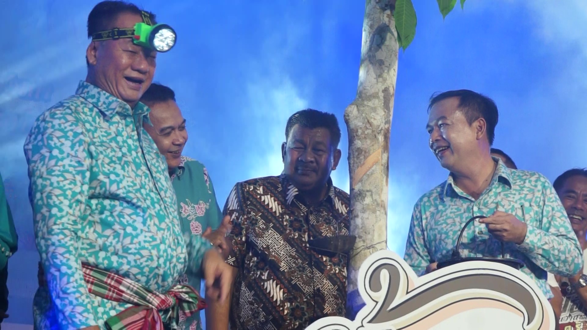 นายกอบจ.ตรังเปิดงานย้อนวันวานเมืองเก่าย่านตาขาวสุดอลังการ