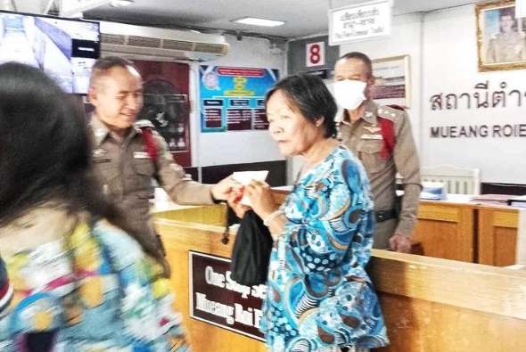 “คุณยายร้อยเอ็ด” พลิกชีวิตถูกหวยรวย 18 ล้าน