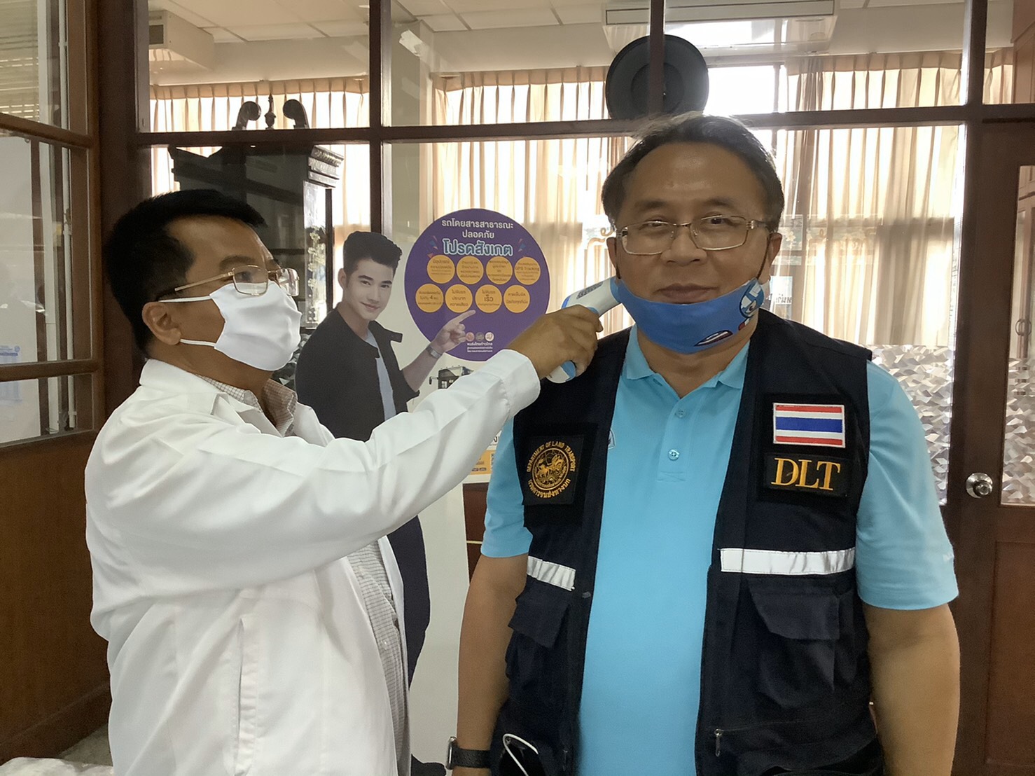 "ขนส่งโคราช" คัดกรองผู้ใช้บริการขนส่งโดยสารสาธารณะ ป้องกันไวรัสโควิด 19