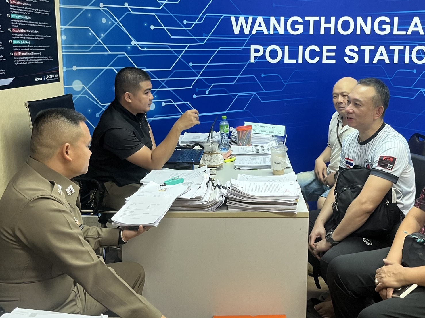 ตร.ออกหมายจับ-อายัดเงินบัญชีม้า เคลียร์คดี "ต๋อง ศิษย์ฉ่อย"พร้อมออกหมายเรียกผู้ต้องหาอีก11ราย