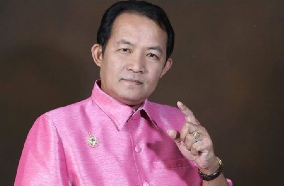 "พี่ศรี" รู้ทันวีโว่ ถามแต่งชุดการ์ดมาเต็มยศ แค่ขายกุ้งจริงหรือ ?