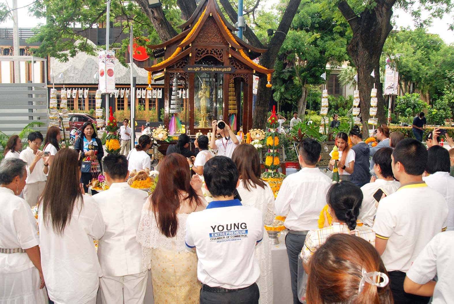 "สุวัจน์"นำสายมูร่วมบวงสรวงขอโชคลาภ "พระคลังในพระคลังมหาสมบัติ"