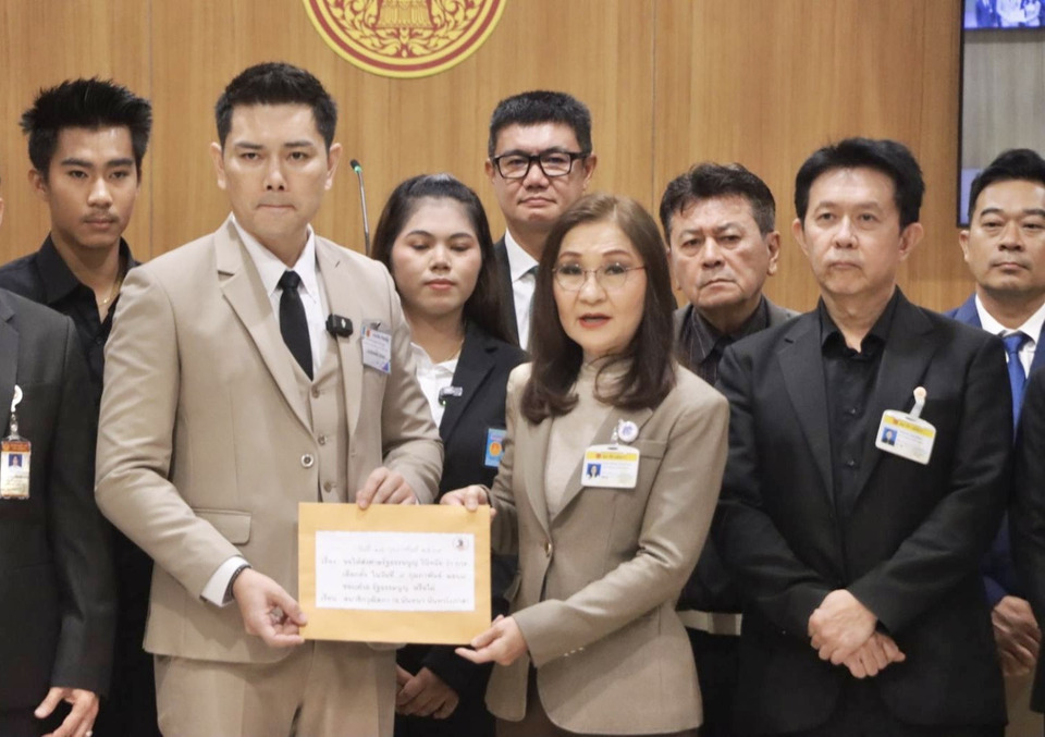 เอาให้โมฆะ! "ทนายอั๋น" จับมือ "นันทนา" ล่าชื่อ 20 สว. ยื่นศาล รธน. โละการเลือกตั้ง ชี้ปมบาร์โค้ดส่อโกงครั้งใหญ่