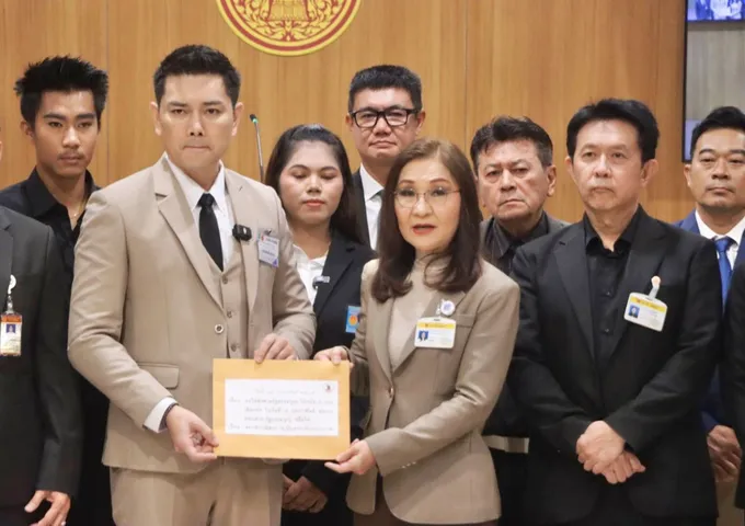 เอาให้โมฆะ! "ทนายอั๋น" จับมือ "นันทนา" ล่าชื่อ 20 สว. ยื่นศาล รธน. โละการเลือกตั้ง ชี้ปมบาร์โค้ดส่อโกงครั้งใหญ่