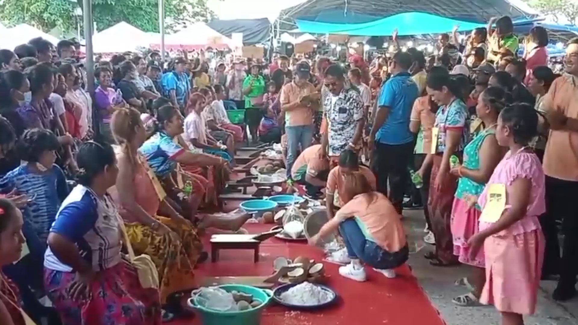 สุดมันส์!!! สีสัน แข่งขันขูดมะพร้าวลีลา ในงานวันลูกโหนดและของดีสทิงพระ