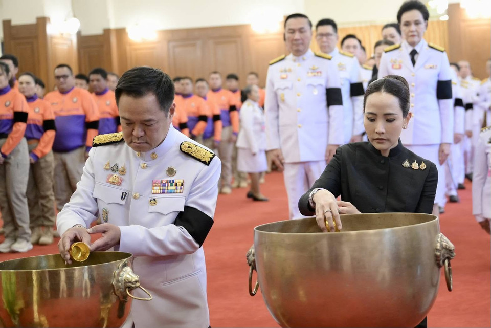 "นายกฯ" นำครม. เข้าถวายน้ำสรงพระศพ "เจ้าฟ้าพัชรกิติยาภาฯ"  ณ ศาลาสหทัยสมาคม